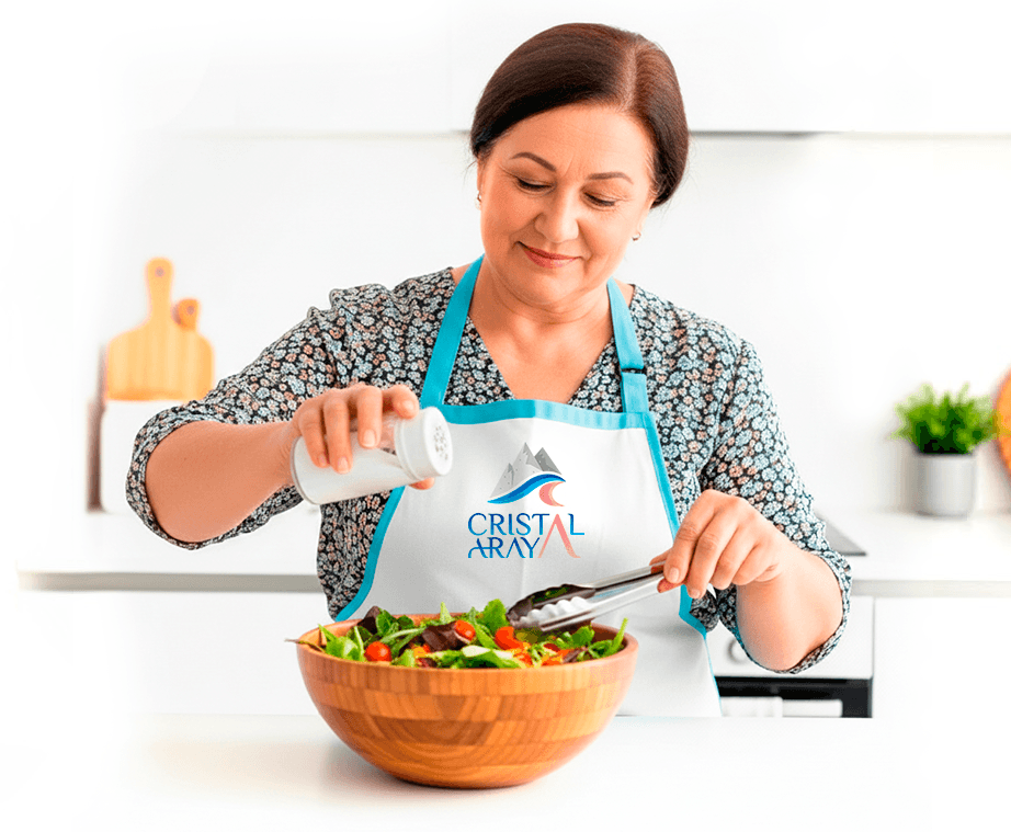 Doña Marisa cocinando